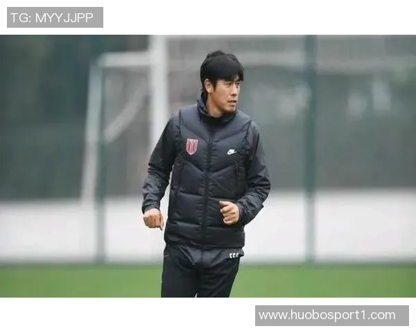 成都蓉城授予徐正源功勋主教练称号助力冲超与亚冠征程