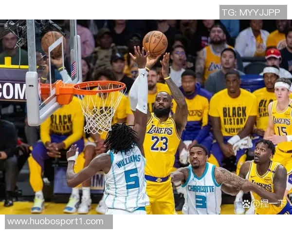 湖人第三节狂飙31-15逆转黄蜂赛季最佳表现再现球场风采 湖人第三节狂飙31-15逆转黄蜂赛季最佳表现再现球场风采