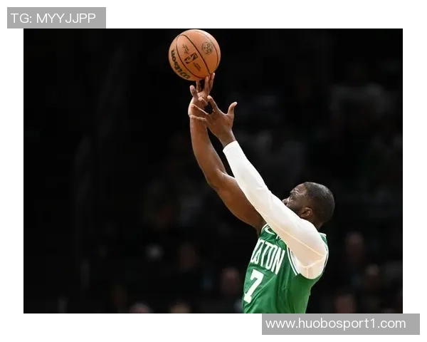 杰伦布朗半场表现回暖17分4板1盖帽次节手感火热独得15分