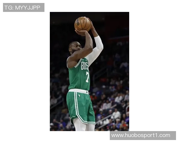 杰伦布朗坚定信念不懈努力助力队友提升表现